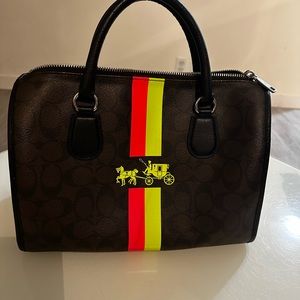 Authentic COACH hand bag purse. In PERFECT condition.
